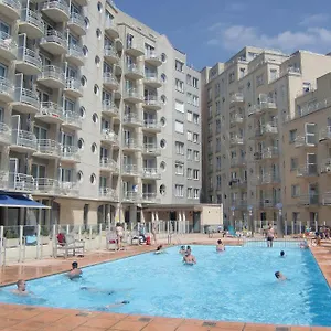  Apartment Zwembad Met Frontaal Zeezicht